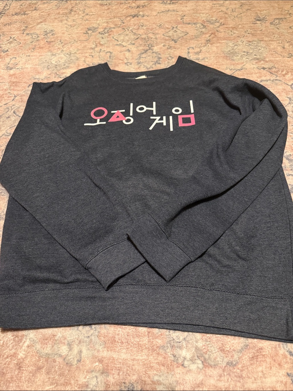 Gently Worn Squid games Large Gray Graphic Crewneck Sweatshirt - Korean Script